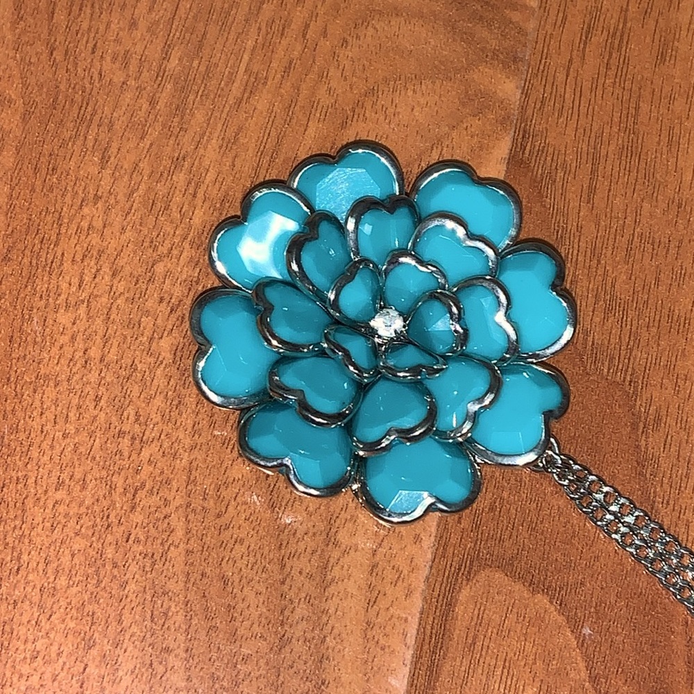 NWT gnw Flower Necklace